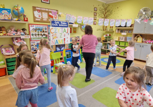 XXIII Ogólnopolski Tydzień Bibliotek - spotkanie z bibliotekarką w grupie X