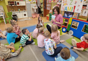 XXIII Ogólnopolski Tydzień Bibliotek - spotkanie z bibliotekarką w grupie X