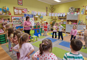 XXIII Ogólnopolski Tydzień Bibliotek - spotkanie z bibliotekarką w grupie X