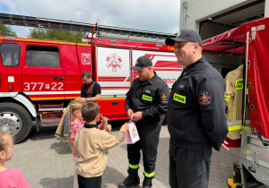 Przedszkolaki z grupy III i VI z wizytą w jednostce OPS w Żychlinie