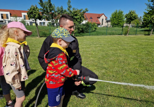 Bohaterowie na co dzień !!! Grupa X - poznaje tajniki pracy strażaków – bohaterów w hełmach.