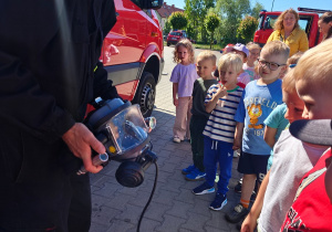 Strażak czyta przedszkolakom!- czyli XXV Ogólnopolski Tydzień Czytania Dzieciom i wizyta grupy II w Jednostce Ratowniczo-Gaśniczej nr 2 w Koninie
