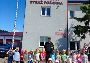 Strażak czyta przedszkolakom!- czyli XXV Ogólnopolski Tydzień Czytania Dzieciom i wizyta grupy II w Jednostce Ratowniczo-Gaśniczej nr 2 w Koninie