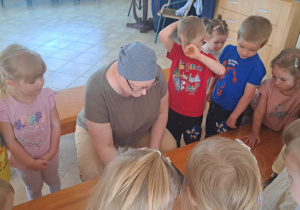 Wycieczka maluszków z grupy IX do Muzeum Okręgowego w Koninie