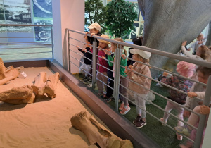 Wycieczka maluszków z grupy IX do Muzeum Okręgowego w Koninie