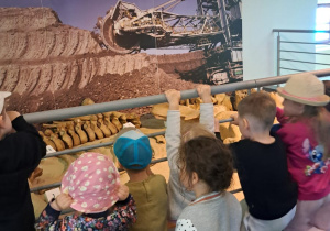 Wycieczka maluszków z grupy IX do Muzeum Okręgowego w Koninie