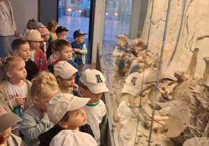 Wycieczka maluszków z grupy IX do Muzeum Okręgowego w Koninie
