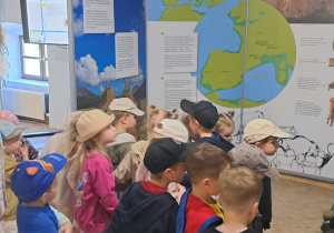 Wycieczka maluszków z grupy IX do Muzeum Okręgowego w Koninie