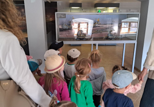 Wycieczka maluszków z grupy IX do Muzeum Okręgowego w Koninie