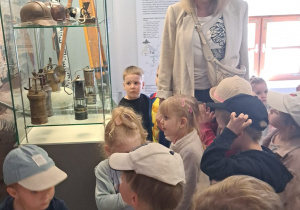 Wycieczka maluszków z grupy IX do Muzeum Okręgowego w Koninie