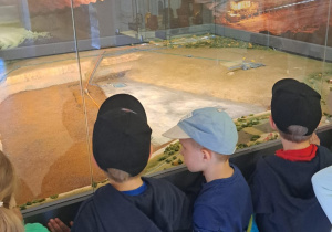 Wycieczka maluszków z grupy IX do Muzeum Okręgowego w Koninie