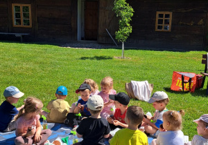Wycieczka maluszków z grupy IX do Muzeum Okręgowego w Koninie