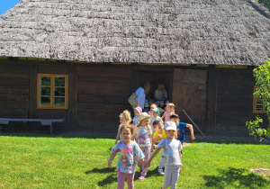 Wycieczka maluszków z grupy IX do Muzeum Okręgowego w Koninie