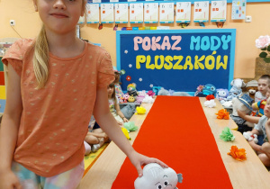 ,,Pokaz Mody Pluszaków w Dniu Dziecka”- grupa V