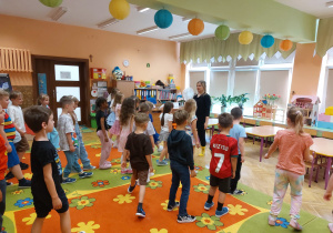 ,,Pokaz Mody Pluszaków w Dniu Dziecka”- grupa V