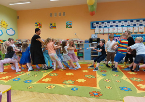 ,,Pokaz Mody Pluszaków w Dniu Dziecka”- grupa V