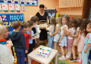 ,,Pokaz Mody Pluszaków w Dniu Dziecka”- grupa V