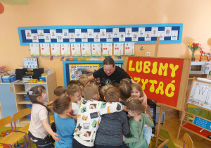 Projekt edukacyjno – czytelniczy ,,Lubimy czytać” pod hasłem ,,Książka przyjacielem dziecka” z udziałem rodziców grupy V