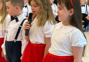 ,,Pożegnania nadszedł czas” – uroczyste zakończenie roku przedszkolnego w grupie V