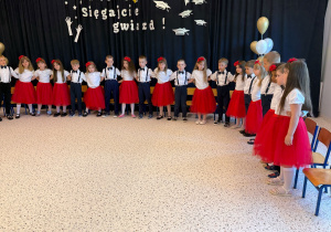 ,,Pożegnania nadszedł czas” – uroczyste zakończenie roku przedszkolnego w grupie V