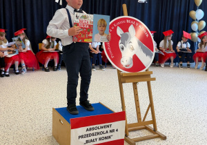 ,,Pożegnania nadszedł czas” – uroczyste zakończenie roku przedszkolnego w grupie V